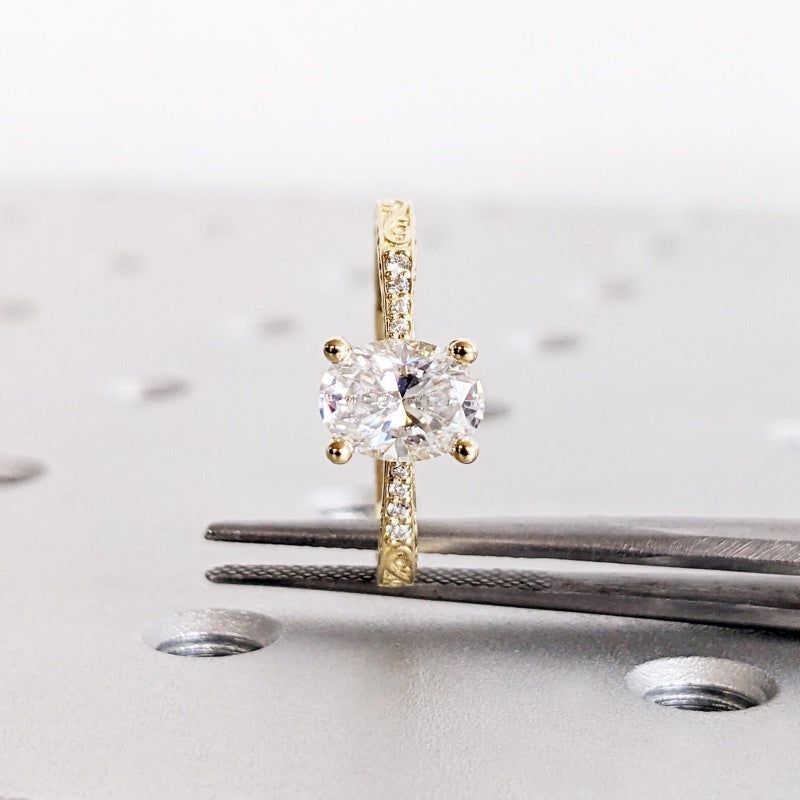 18k Gold Lab Grown Diamond CVD 2CT Oval-Cut Oval Engagement Tapered Band Wedding Ring