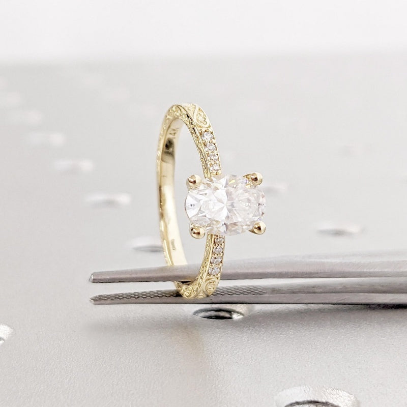 18k Gold Lab Grown Diamond CVD 2CT Oval-Cut Oval Engagement Tapered Band Wedding Ring