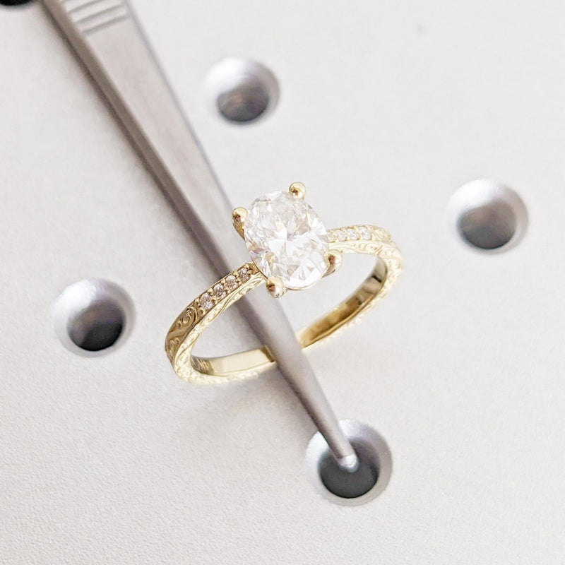 18k Gold Lab Grown Diamond CVD 2CT Oval-Cut Oval Engagement Tapered Band Wedding Ring