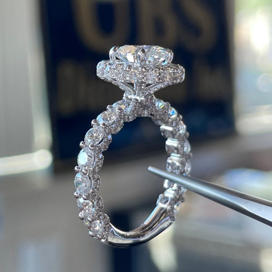14K Gold Lab Grown Diamond CVD 2CT Oval-Cut Halo Luxury Engagement Ring