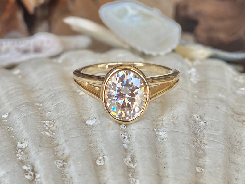 10K Gold Lab Grown Diamond CVD 2CT Oval-Cut Bezel Split Shank Promise Ring