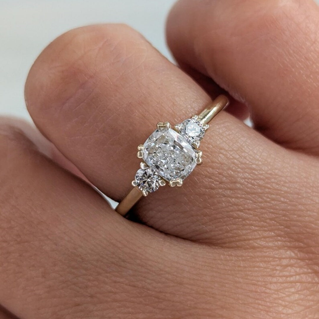 18k Gold Lab Grown Diamond CVD 2CT Cushion-Cut With Round Side Diamonds Classic Ring