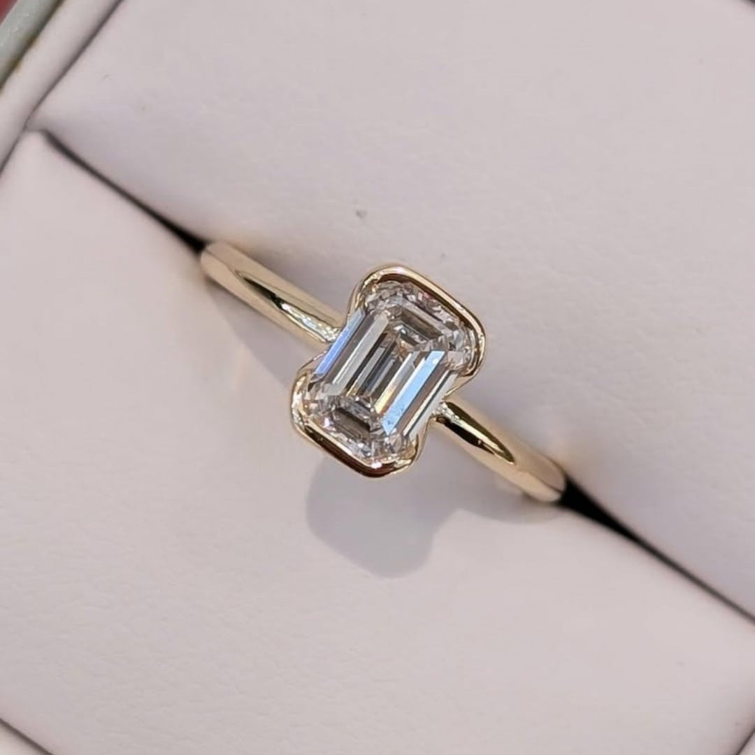 18K Gold Lab Grown Diamond CVD 1.5CT Emerald-Cut Half Bezel Ring For Birthday Gift