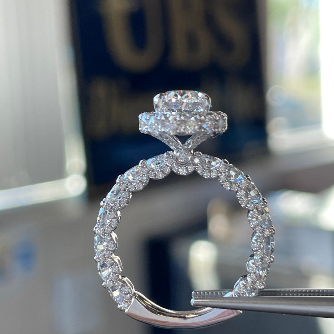 14K Gold Lab Grown Diamond CVD 2CT Oval-Cut Halo Luxury Engagement Ring