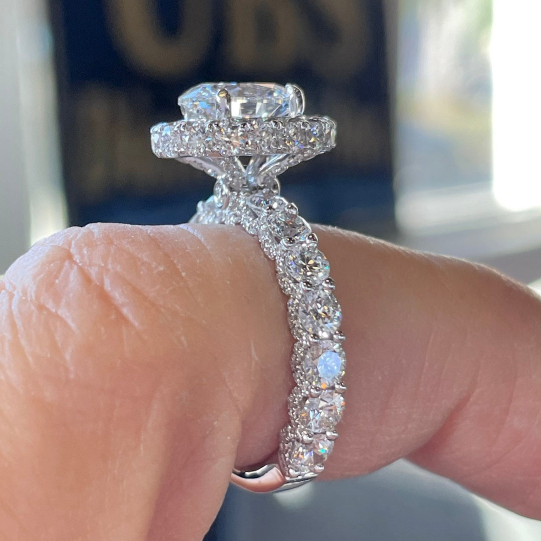 14K Gold Lab Grown Diamond CVD 2CT Oval-Cut Halo Luxury Engagement Ring