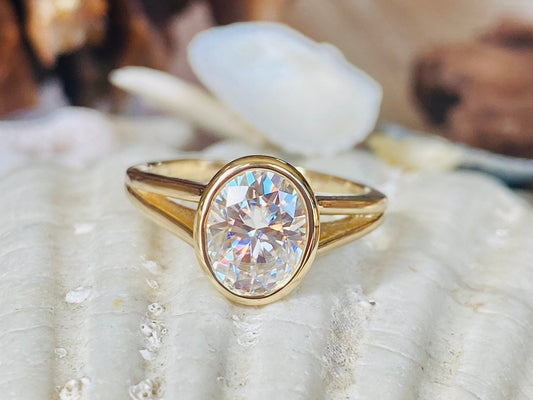 10K Gold Lab Grown Diamond CVD 2CT Oval-Cut Bezel Split Shank Promise Ring