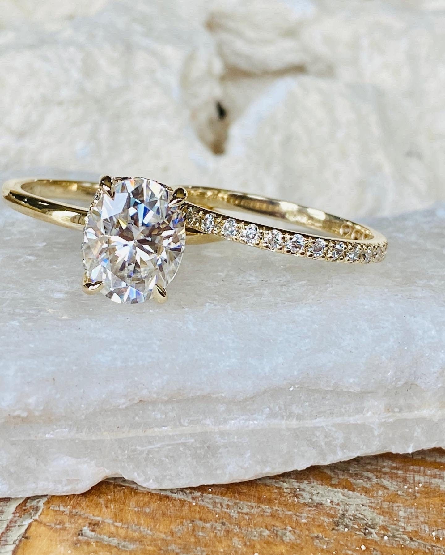 14K Gold Lab Grown Diamond CVD 2CT Oval-Cut Hidden Halo Engagement Ring Set