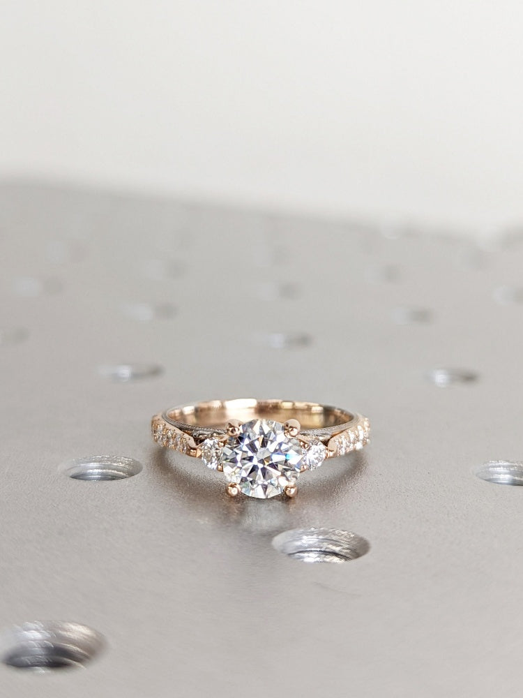 18K Gold Lab Grown Diamond CVD 2CT Roud-Cut Two Tone Anniversary Ring
