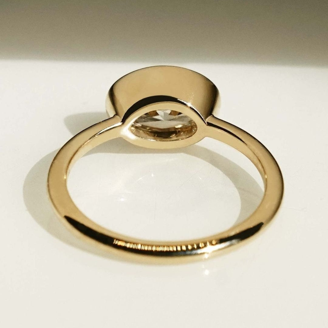 18K Gold Lab Grown Diamond CVD 1CT Oval-Cut Bezel Setting Promise Ring