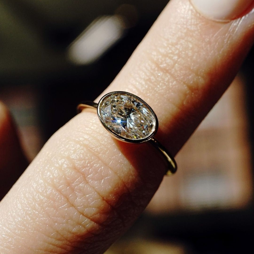 18K Gold Lab Grown Diamond CVD 1CT Oval-Cut Bezel Setting Promise Ring