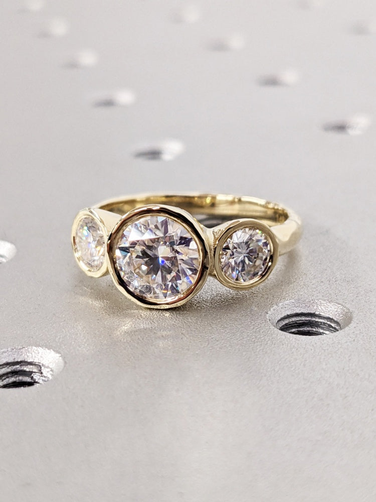18K Gold Lab Grown Diamond CVD Three Round-Cut Stone Anniversary Ring