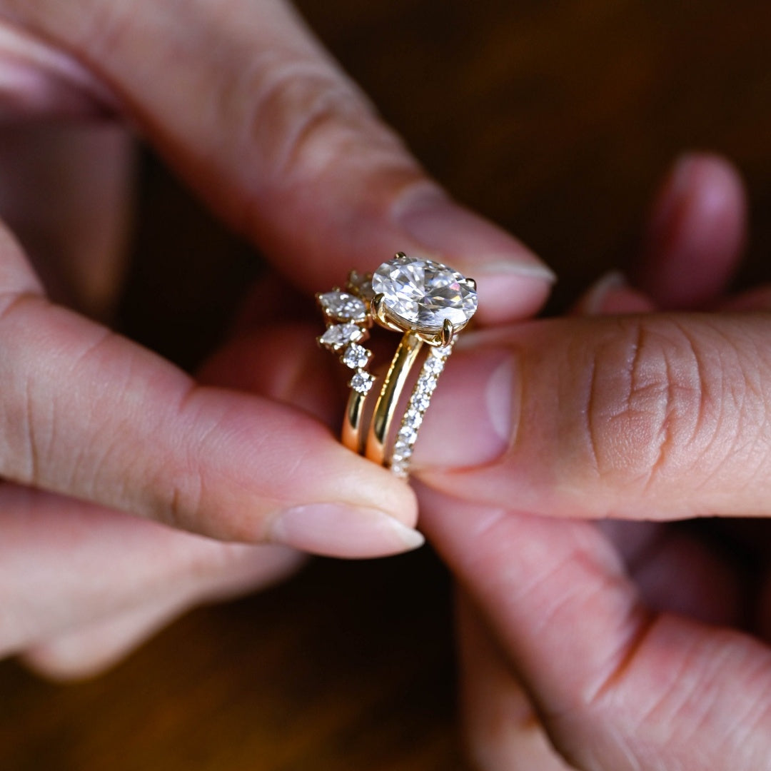 18k Glod Lab Grown Diamond CVD 2CT Oval-Cut Wedding Band Set 3 PICS