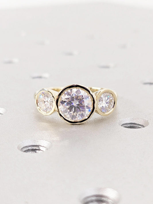 18K Gold Lab Grown Diamond CVD Three Round-Cut Stone Anniversary Ring