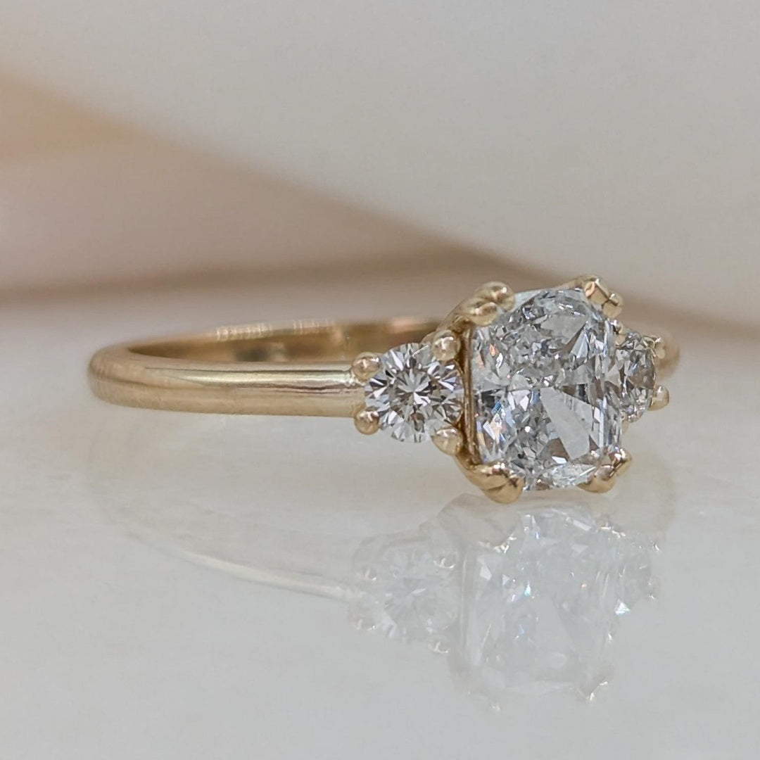 18k Gold Lab Grown Diamond CVD 2CT Cushion-Cut With Round Side Diamonds Classic Ring