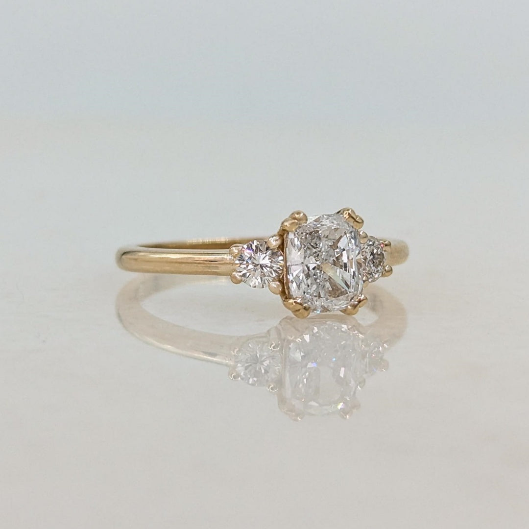 18k Gold Lab Grown Diamond CVD 2CT Cushion-Cut With Round Side Diamonds Classic Ring
