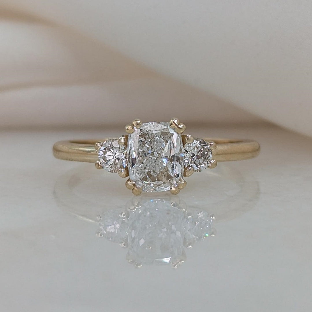 18k Gold Lab Grown Diamond CVD 2CT Cushion-Cut With Round Side Diamonds Classic Ring