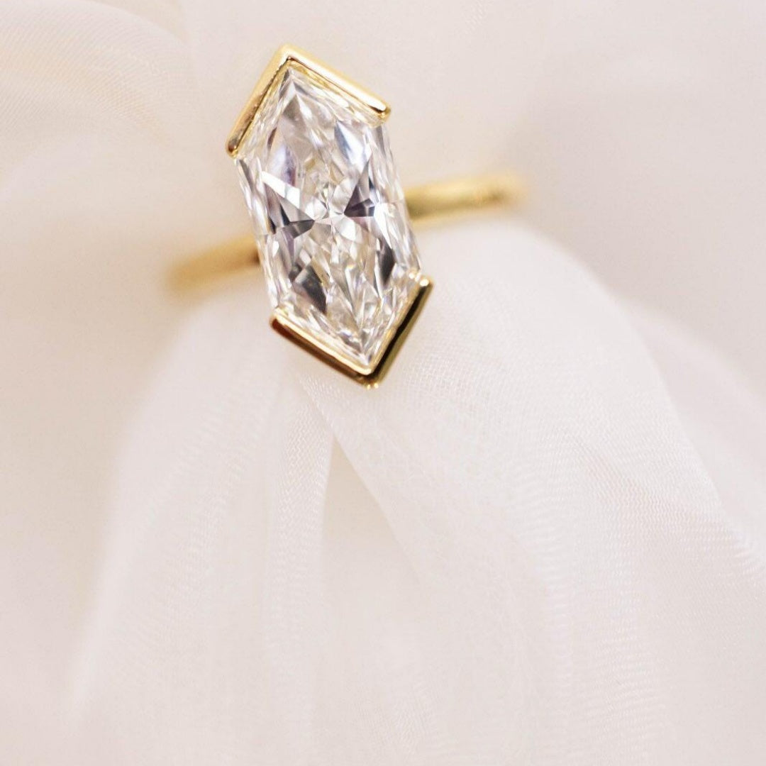 18K Gold Lab Grown Diamond CVD 1.5CT Oval-Cut Half Bezel Dutch Marquise Solitaire Engagement Ring
