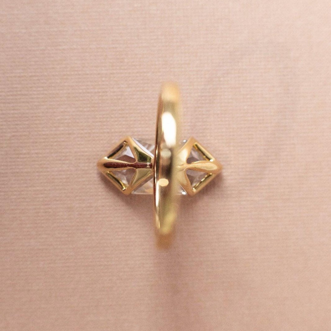 18K Gold Lab Grown Diamond CVD 1.5CT Oval-Cut Half Bezel Dutch Marquise Solitaire Engagement Ring
