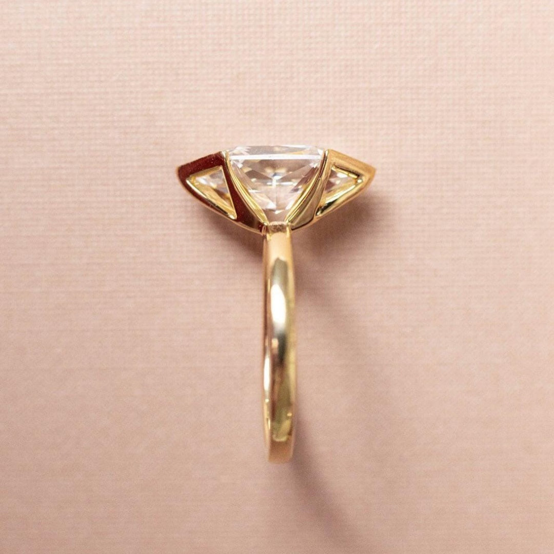 18K Gold Lab Grown Diamond CVD 1.5CT Oval-Cut Half Bezel Dutch Marquise Solitaire Engagement Ring