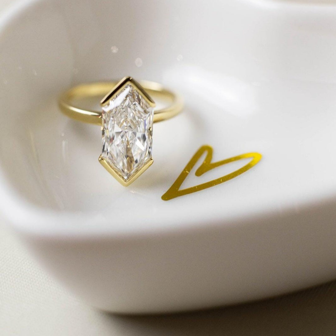 18K Gold Lab Grown Diamond CVD 1.5CT Oval-Cut Half Bezel Dutch Marquise Solitaire Engagement Ring