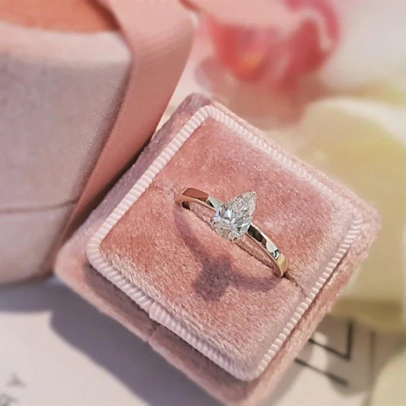 10K Gold Lab Grown Diamond CVD 1CT Pear-Cut Simple and Stylish Engagement Ring