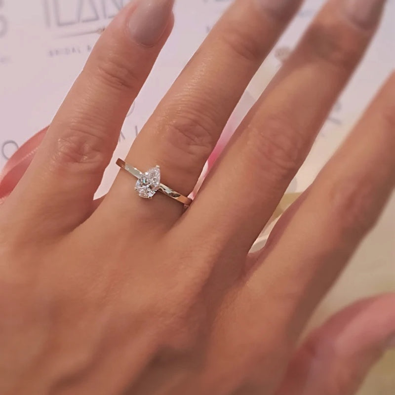 10K Gold Lab Grown Diamond CVD 1CT Pear-Cut Simple and Stylish Engagement Ring