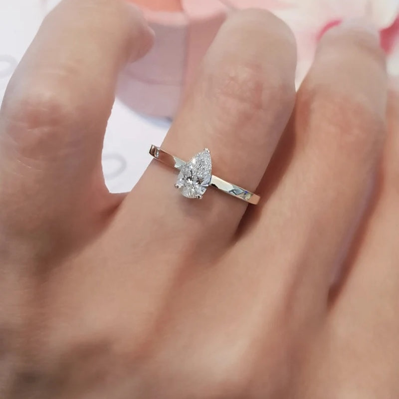 10K Gold Lab Grown Diamond CVD 1CT Pear-Cut Simple and Stylish Engagement Ring