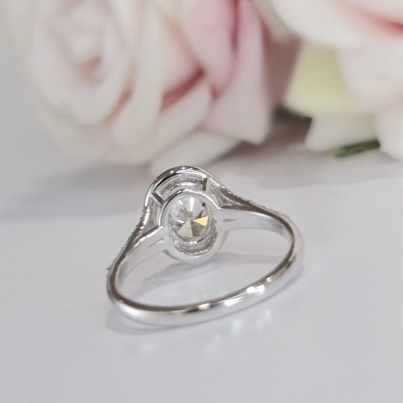 14K Gold Lab Grown Diamond CVD 2CT Oval-Cut Halo Surround V-shaped Engagement Ring