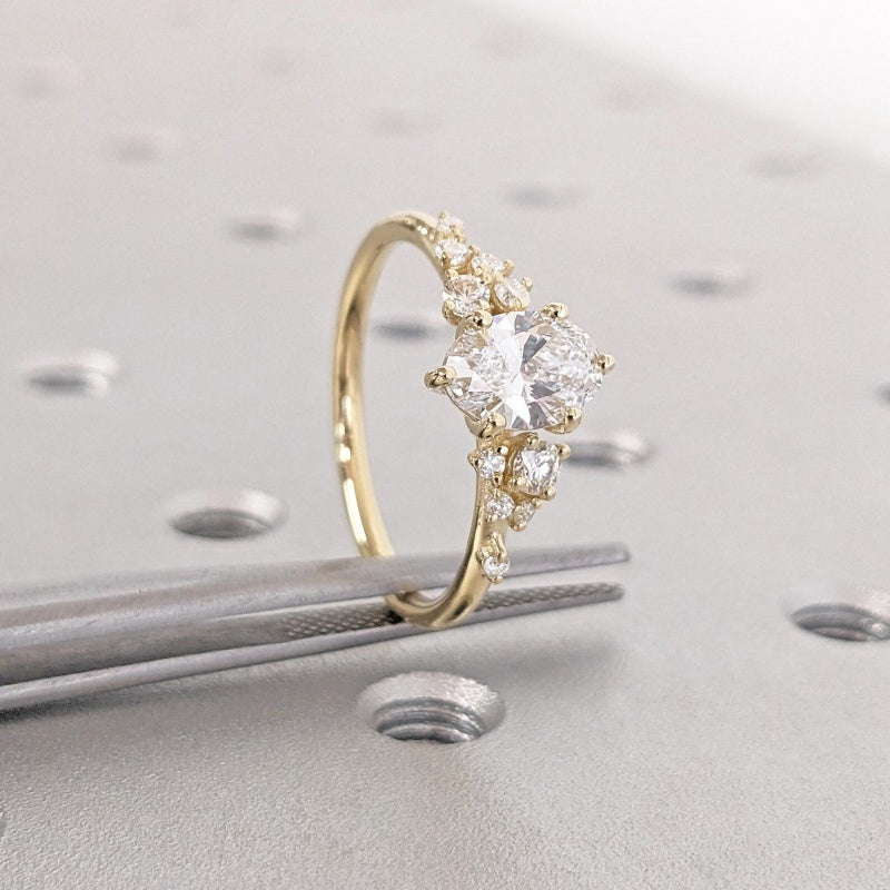 18k Gold Lab Grown Diamond CVD 2CT Oval-Cut Yellow Gold Unique Snowdrift 6 Prongs Engagement Ring