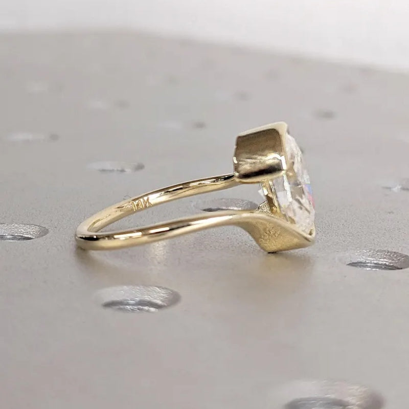 14K Gold Lab Grown Diamond CVD 2CT Oval-Cut Classic Vintage Style Bezel Setting Anniversary Ring